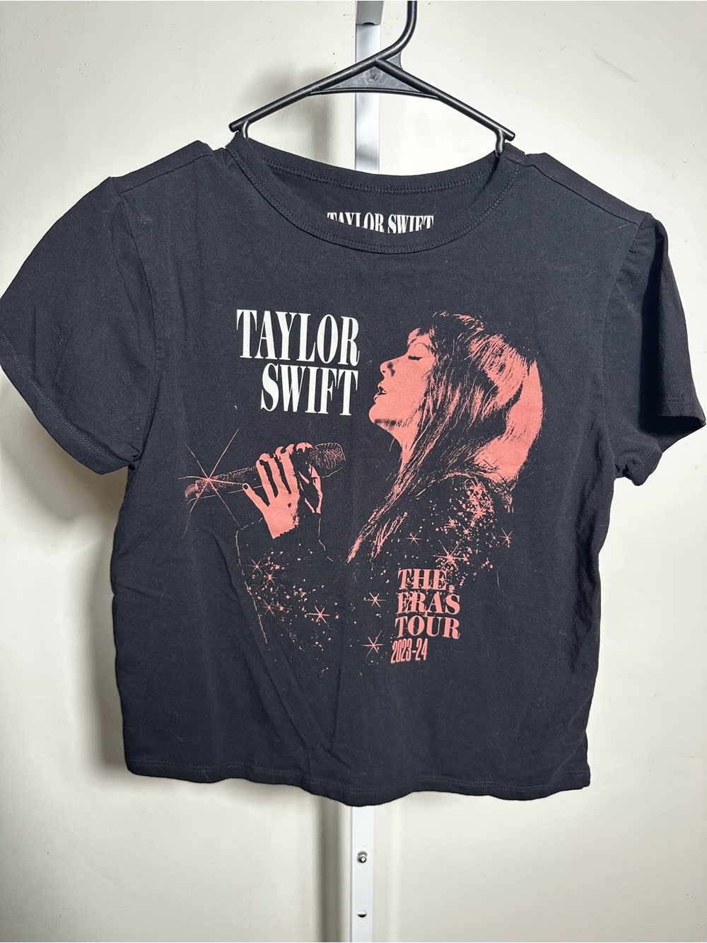 H63. Taylor Swift The Eras Tour 2023-24 Black Crop Tee Shirt Women’s L